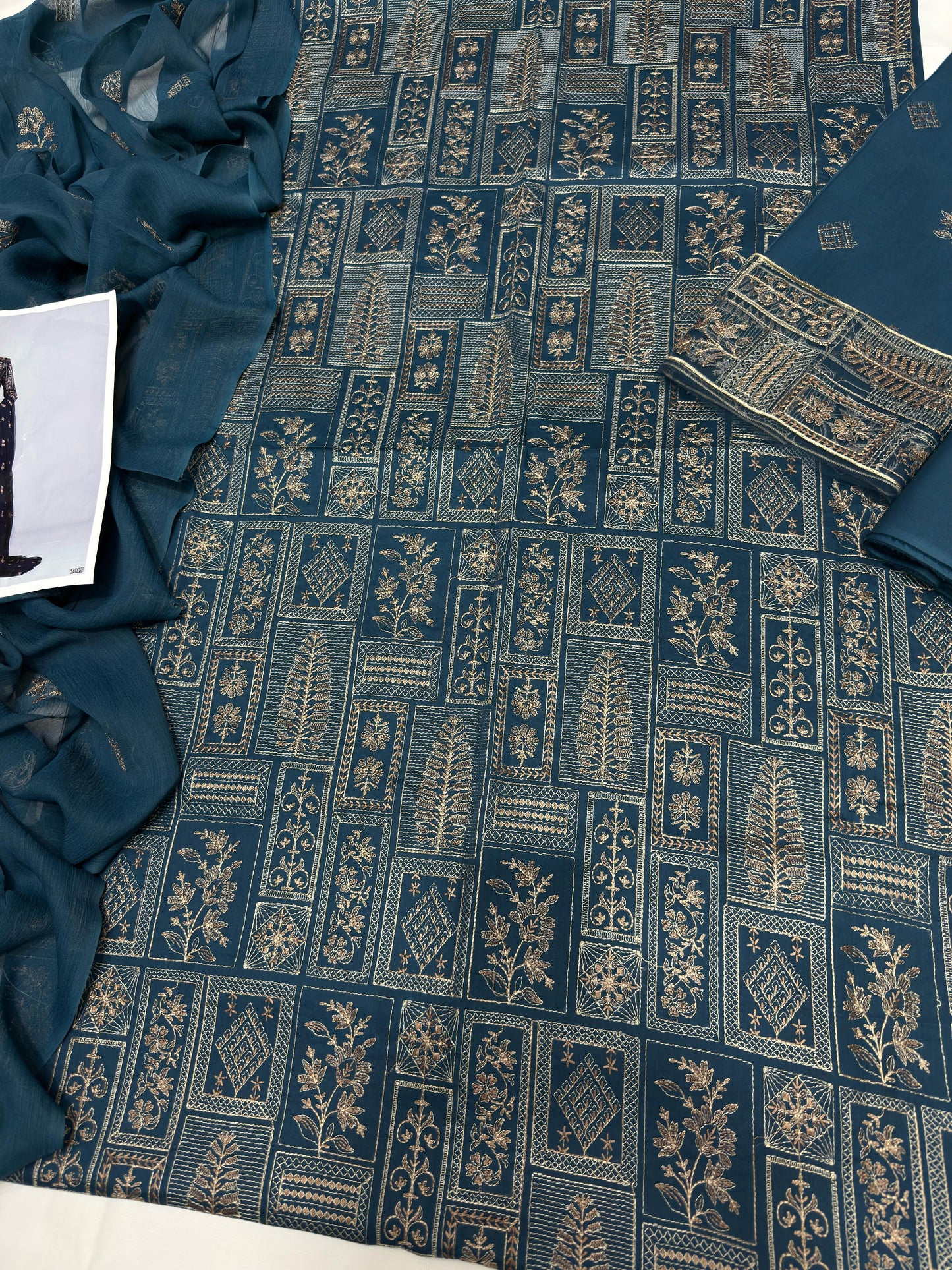 BAREEZE 3PC LAWN EMBROIDERED SHIRT WITH CHIFFON EMBROIDERED DUPATTA - MP021