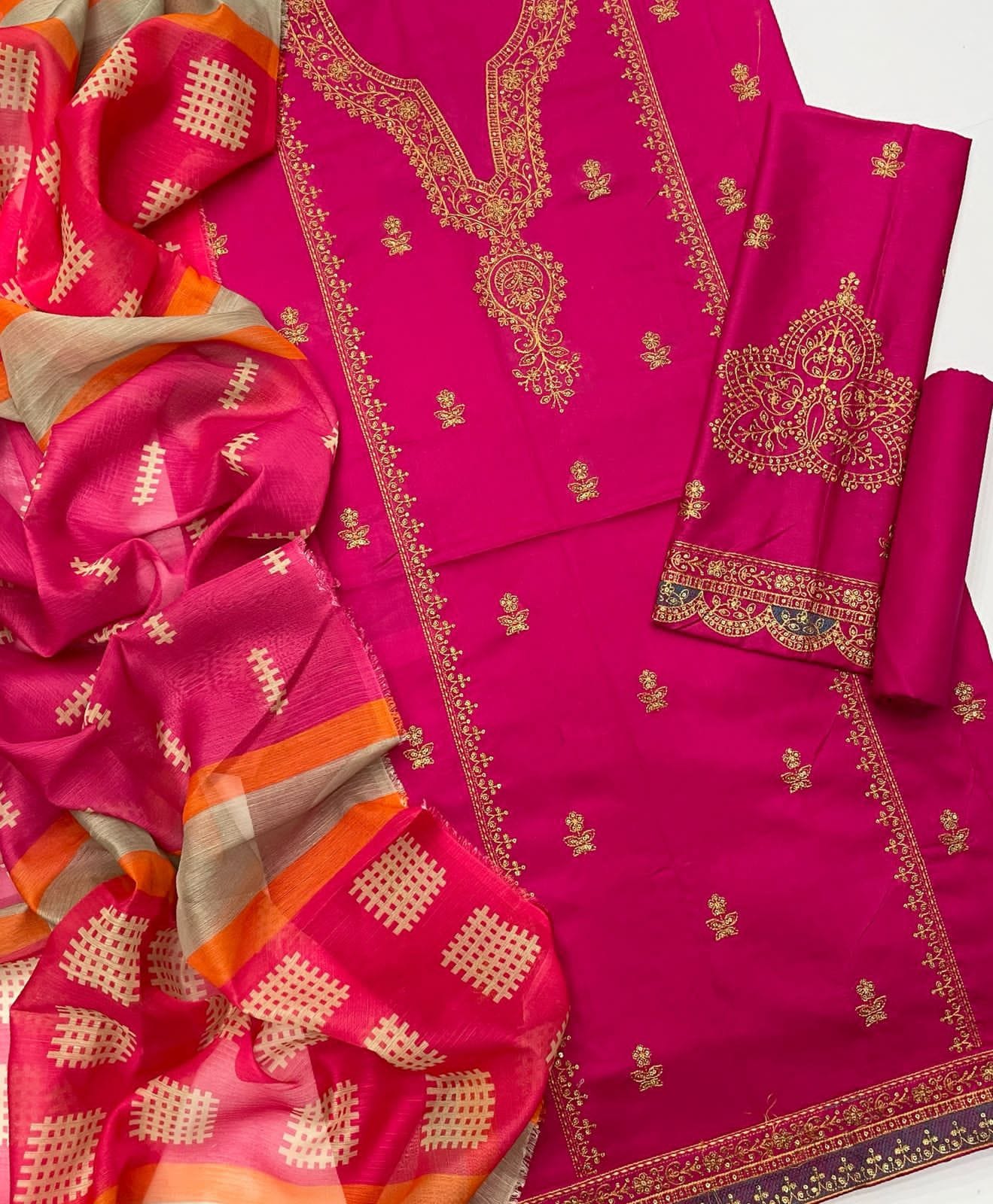 Maria B Magenta 3PC Lawn With Daimond Dupatta - MP013