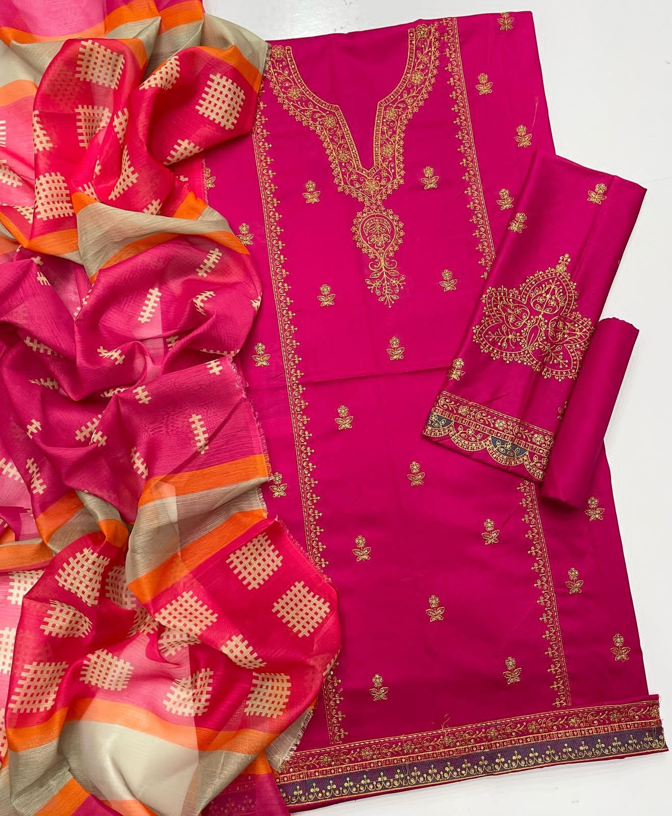 Maria B Magenta 3PC Lawn With Daimond Dupatta - MP013