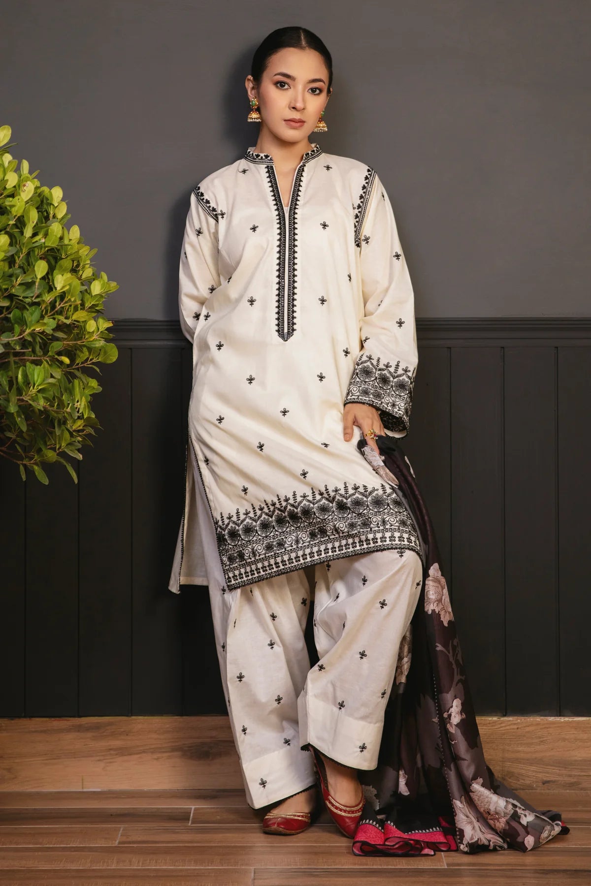 ZARA SHAHJAHAN 3PC LAWN EMBROIDERED SHIRT WITH VOIL DIAMOND DUPATTA - MP022