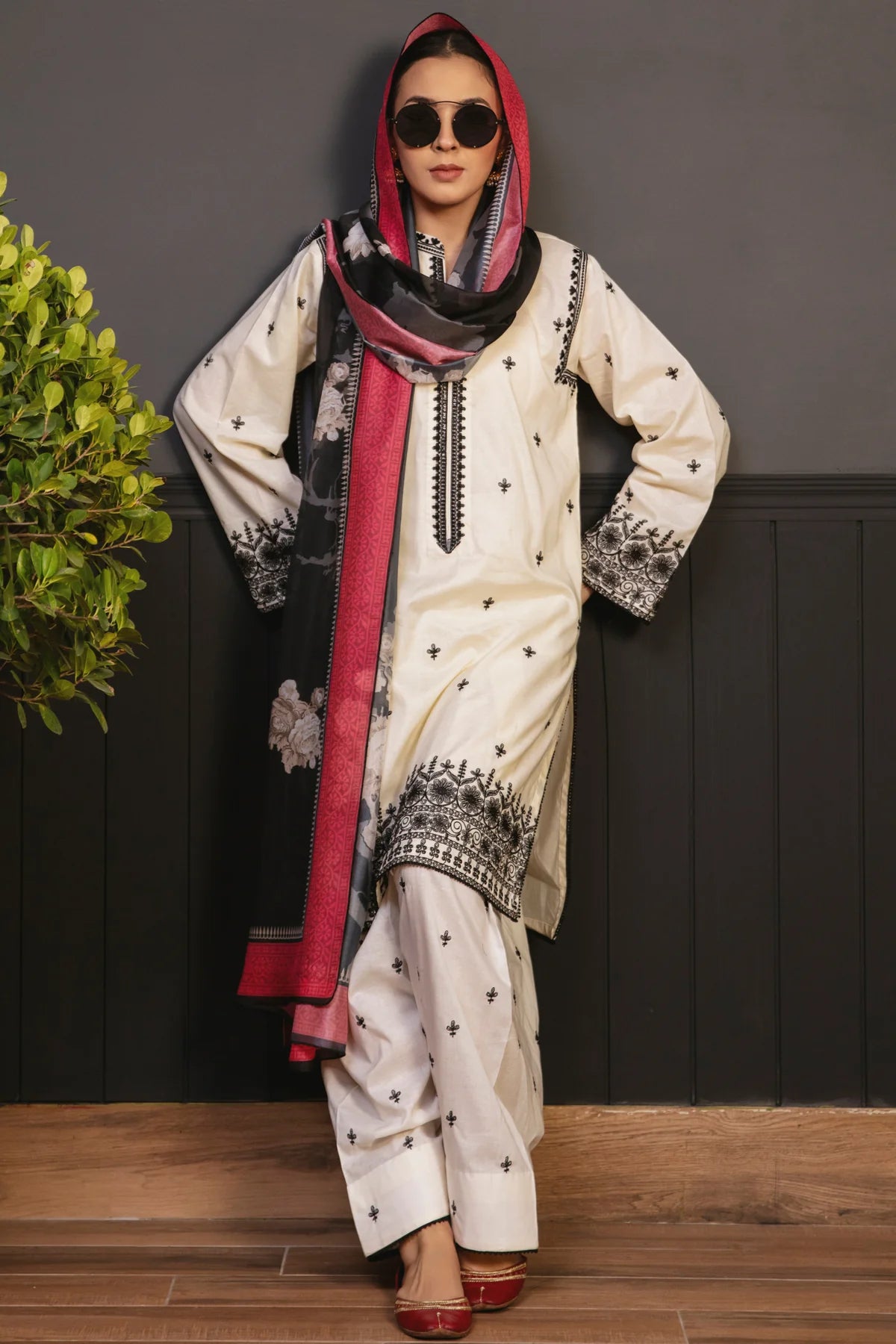 ZARA SHAHJAHAN 3PC LAWN EMBROIDERED SHIRT WITH VOIL DIAMOND DUPATTA - MP022