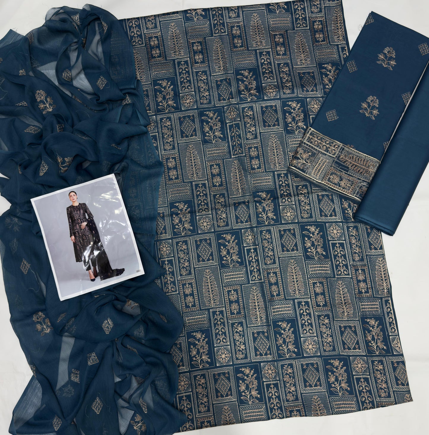 BAREEZE 3PC LAWN EMBROIDERED SHIRT WITH CHIFFON EMBROIDERED DUPATTA -  MP021